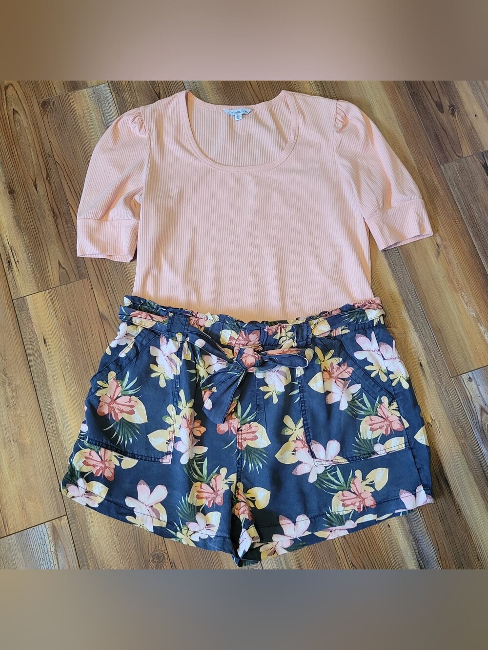 Womens Plus Size Outfit Time & Tru/Ophelia Roe Shorts And Top Set Size 1X/20